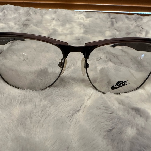 NIKE GLASSES FRAMES WITH PLAIN LENS. NEW IN PACKAGE - Picture 3 of 5